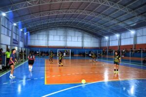Manhuaçu: Matinha recebe quadra esportiva revitalizada