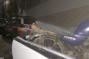 Dois presos e motocicleta recuperada em Manhuaçu