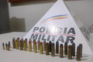 Autor preso e diversas munições apreendidas em Chalé
