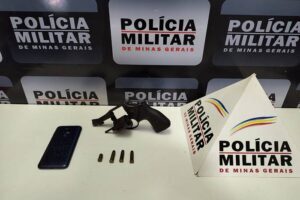 Drogas e arma apreendidas em Manhuaçu