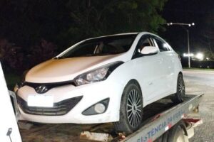 PRF recupera carro furtado no Rio de Janeiro