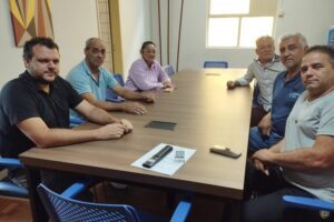 Situação da rua do Triângulo é discutida em reunião na Prefeitura de Manhuaçu