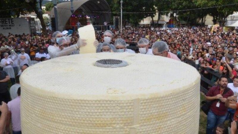 Ipanema produz o maior queijo do mundo: 2 mil e 800 quilos